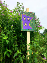 Load image into Gallery viewer, Mike Harris Jr., &quot;MN Bees&quot; Garden Sign
